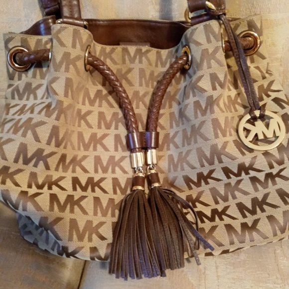 Michael Kors Handbags - Super Hot Big Michael Kors Beautiful Tote Bag